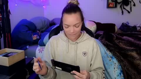 Snapshot of mindymars chatting on 01.15.25 Mindy Mars online show from 01.15.25