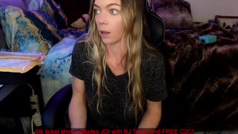 Snapshot of mindymars chatting on 01.27.25 Mindy Mars online show from 01.27.25