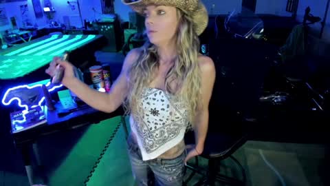 Snapshot of mindymars chatting on 01.31.25 Mindy Mars online show from 01.31.25