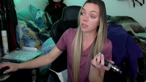 Snapshot of mindymars chatting on 02.03.25 Mindy Mars online show from 02.03.25