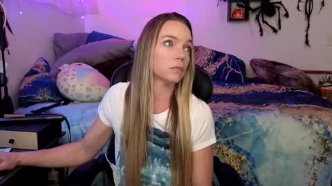 Snapshot of mindymars chatting on 02.26.25 Mindy Mars online show from 02.26.25