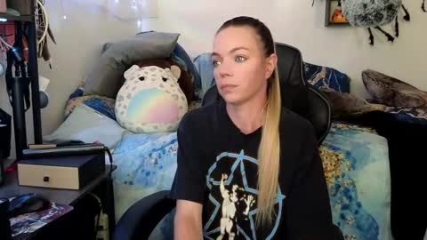 Snapshot of mindymars chatting on 03.03.25 Mindy Mars online show from 03.03.25