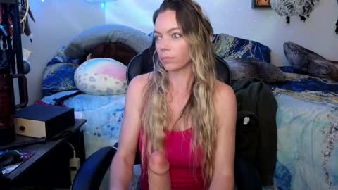 Snapshot of mindymars chatting on 03.10.25 Mindy Mars online show from 03.10.25