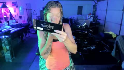 Snapshot of mindymars chatting on 10.10.25 Mindy Mars online show from 10.10.25