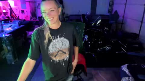 Snapshot of mindymars chatting on 10.23.25 Mindy Mars online show from 10.23.25