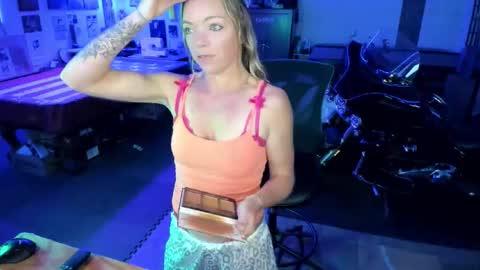 Snapshot of mindymars chatting on 11.07.25 Mindy Mars online show from 11.07.25