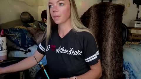 Snapshot of mindymars chatting on 11.19.25 Mindy Mars online show from 11.19.25