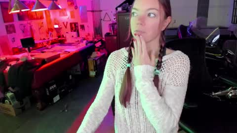 Snapshot of mindymars chatting on 12.15.25 Mindy Mars online show from 12.15.25