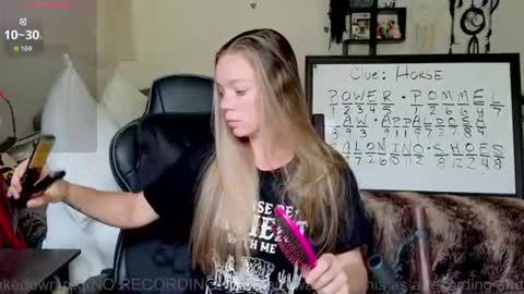 Snapshot of mindymars chatting on 06.18.26 Mindy Mars online show from 06.18.26