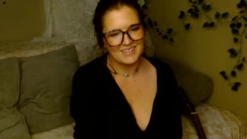 Snapshot of mindymounds chatting on 04.13.26 Mindy online show from 04.13.26