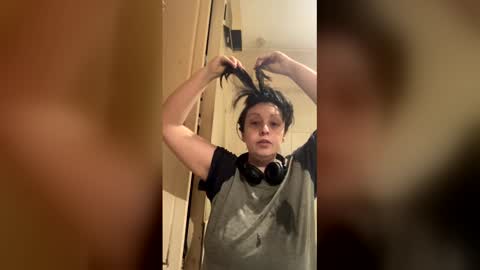 please subscribe to my fansly  please no video or photos must be recorded or re sold online show from 04.05.26