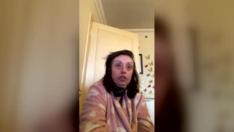 please subscribe to my fansly  please no video or photos must be recorded or re sold online show from 04.06.26