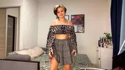 Luna Moon online show from 10.19.25