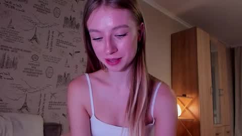 Snapshot of minidiva_ chatting on 11.17.25 Amelia online show from 11.17.25