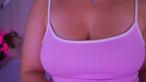 Snapshot of minifox_ chatting on 09.27.25 minifox_ online show from 09.27.25