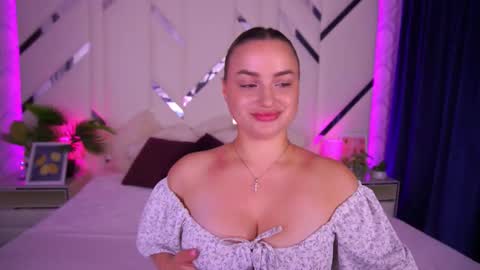 Snapshot of minifox_ chatting on 09.28.25 minifox_ online show from 09.28.25