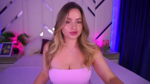 Snapshot of minifox_ chatting on 09.29.25 minifox_ online show from 09.29.25