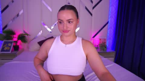 Snapshot of minifox_ chatting on 10.01.25 minifox_ online show from 10.01.25