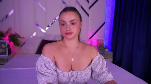 Snapshot of minifox_ chatting on 10.09.25 minifox_ online show from 10.09.25