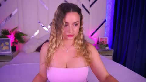 Snapshot of minifox_ chatting on 10.12.25 minifox_ online show from 10.12.25