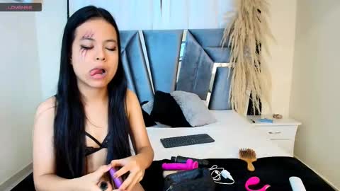 minilove_01 online show from 11.05.25