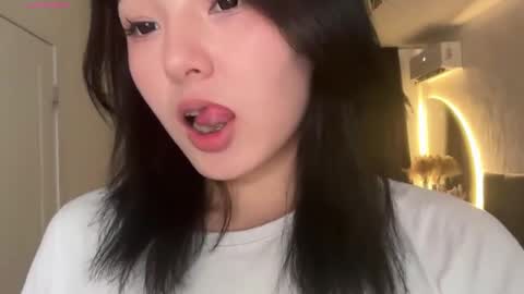 Snapshot of minnie_joy_ chatting on 05.14.26 Joy online show from 05.14.26