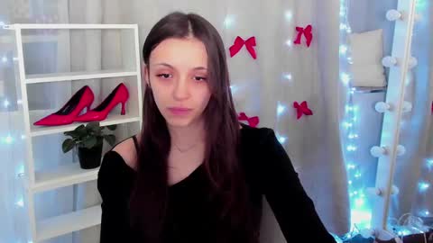 Snapshot of mipsymipson chatting on 01.05.25 NEXT STREAM NOVEMBER 27282930 online show from 01.05.25