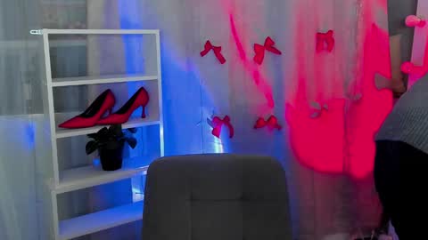 Snapshot of mipsymipson chatting on 01.07.25 NEXT STREAM NOVEMBER 27282930 online show from 01.07.25