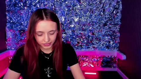 Snapshot of mipsymipson chatting on 02.07.25 NEXT STREAM NOVEMBER 27282930 online show from 02.07.25