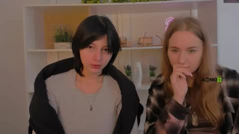 Snapshot of miraella chatting on 10.11.25 Mira online show from 10.11.25