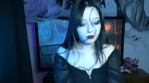 Snapshot of mirafloat chatting on 10.26.25 mirafloat online show from 10.26.25