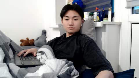 Snapshot of miram_yoo chatting on 04.26.26 online show from 04.26.26