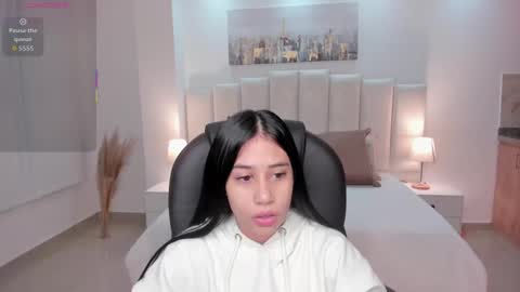 Snapshot of miranda_crawfor chatting on 10.01.25 miranda_crawfor online show from 10.01.25