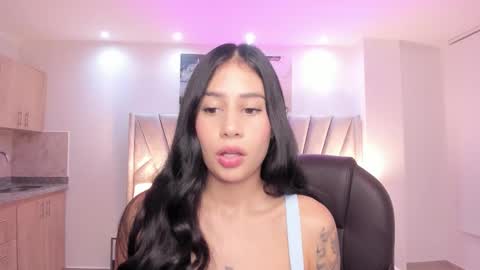 Snapshot of miranda_crawfor chatting on 10.04.25 miranda_crawfor online show from 10.04.25