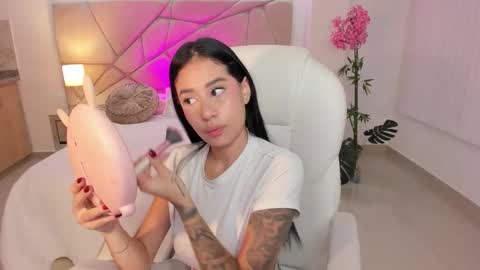 Snapshot of miranda_crawfor chatting on 11.29.25 miranda_crawfor online show from 11.29.25