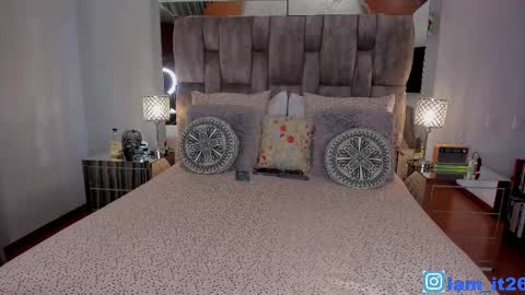 Snapshot of mirandacollins_ chatting on 11.22.25 Miranda online show from 11.22.25