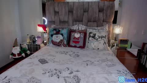 Snapshot of mirandacollins_ chatting on 12.15.25 Miranda online show from 12.15.25