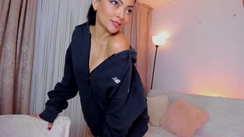 Snapshot of mirandasachs chatting on 12.01.25 Miranda online show from 12.01.25