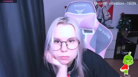 Snapshot of miray_kuriyama chatting on 01.13.26 Kira online show from 01.13.26