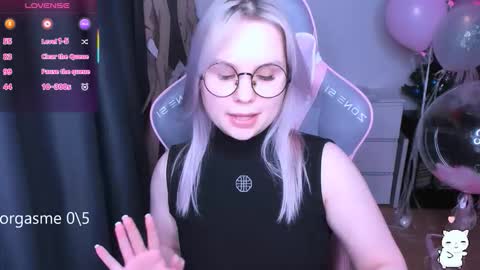 Snapshot of miray_kuriyama chatting on 02.13.26 Kira online show from 02.13.26