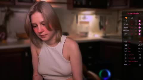 Snapshot of mirrameow chatting on 11.11.25 Mira online show from 11.11.25