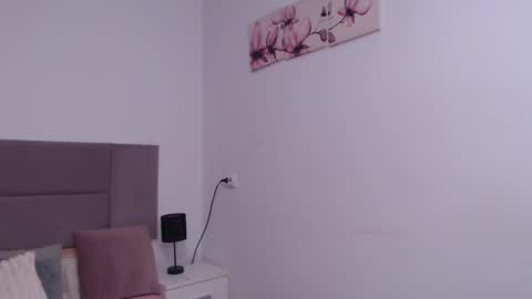 Snapshot of miryamines chatting on 02.14.25 MiryamInes online show from 02.14.25