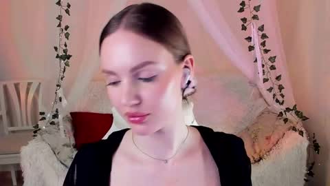 Snapshot of mish_ka3 chatting on 11.13.25 Misha online show from 11.13.25