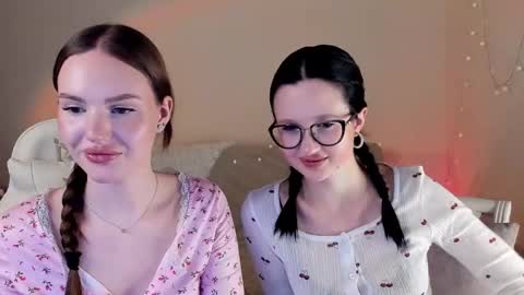 Snapshot of mish_ka3 chatting on 11.30.25 Misha online show from 11.30.25