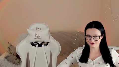 Snapshot of mish_ka3 chatting on 12.04.25 Misha online show from 12.04.25