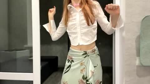 Snapshot of mishahartwigsen chatting on 09.08.25 Molly online show from 09.08.25