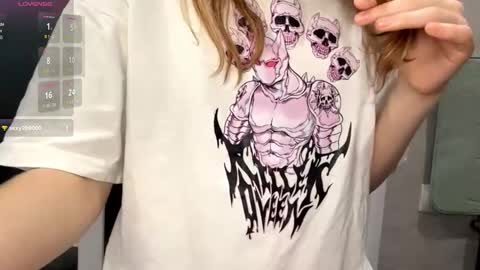 Snapshot of mishahartwigsen chatting on 09.11.25 Molly online show from 09.11.25