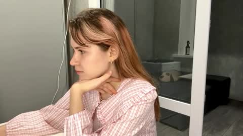 Snapshot of mishahartwigsen chatting on 09.12.25 Molly online show from 09.12.25