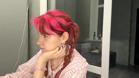 Snapshot of mishahartwigsen chatting on 09.14.25 Molly online show from 09.14.25