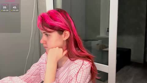 Snapshot of mishahartwigsen chatting on 09.26.25 Molly online show from 09.26.25